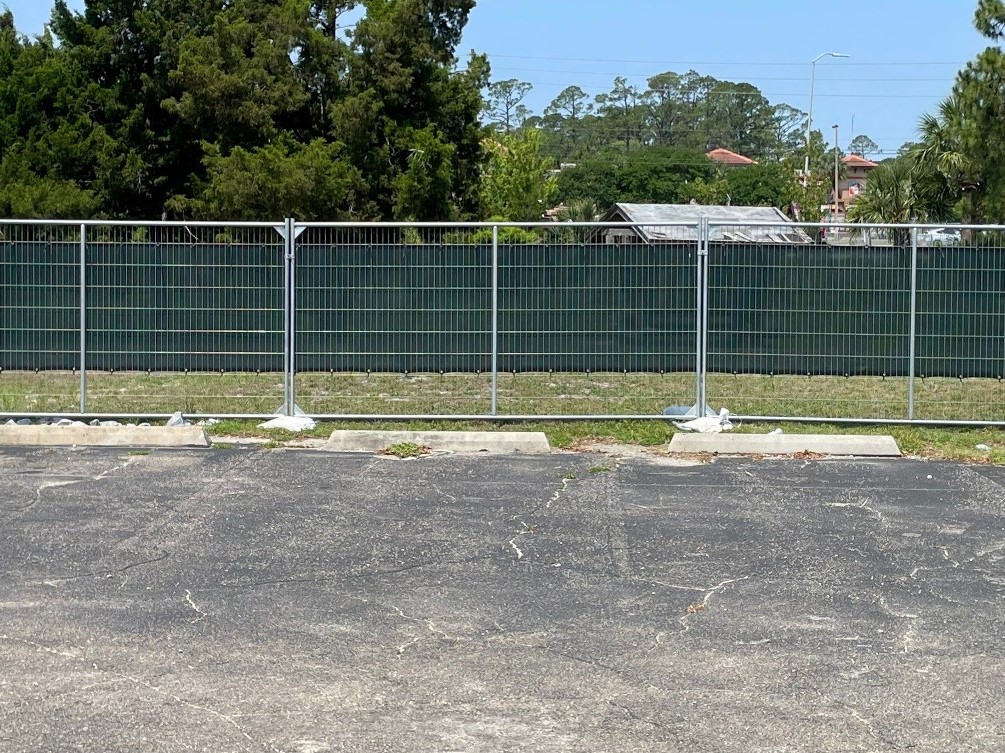 Photo of temporary chain link fencing