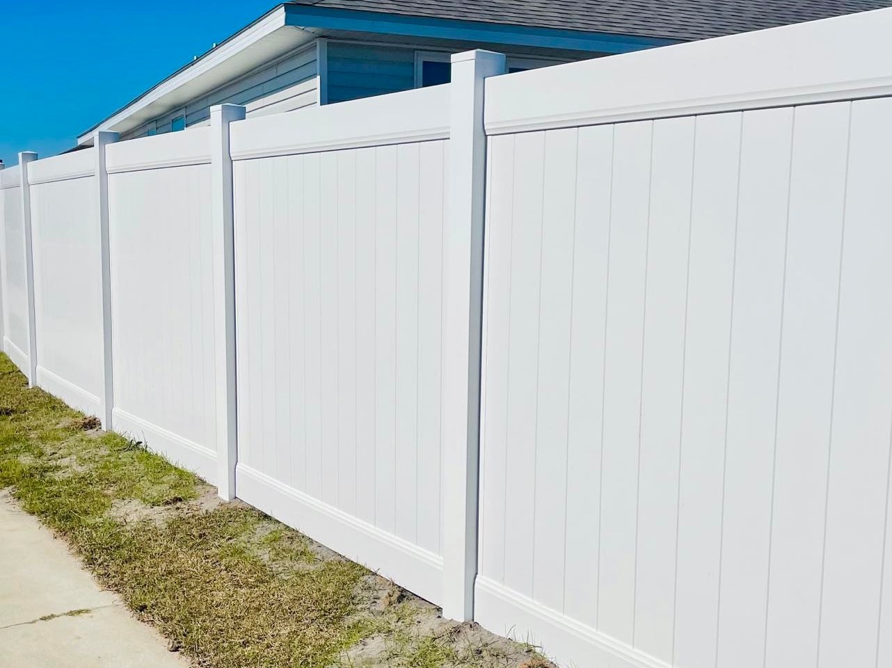 Photo of a vinyl privacy fence
