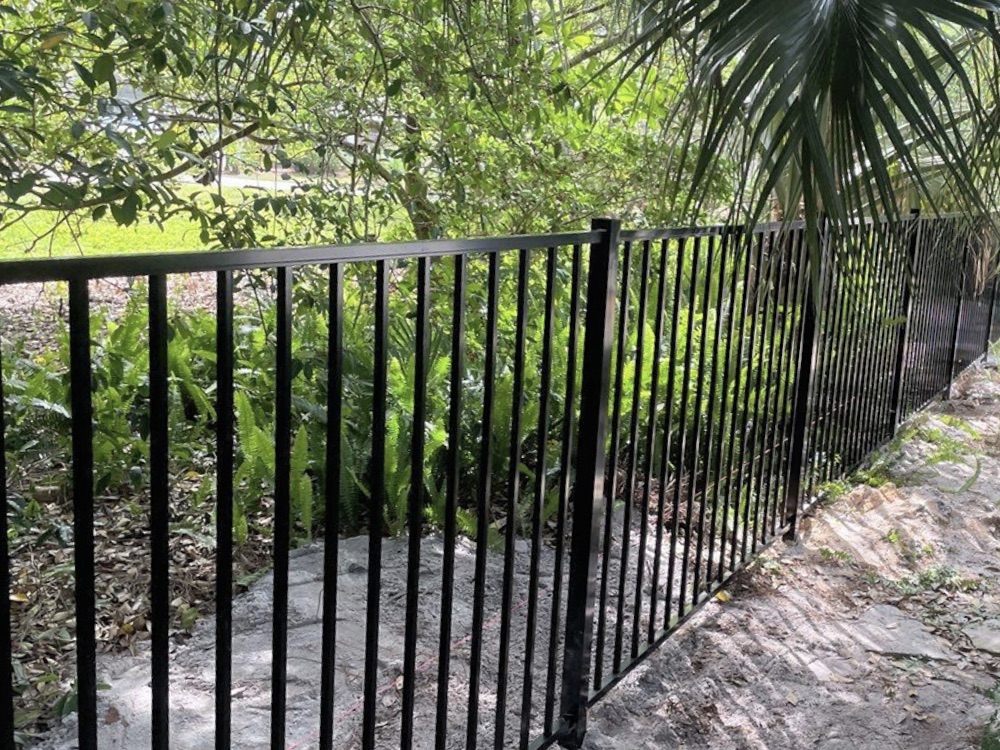 Photo of a Panama City FL aluminum fencing