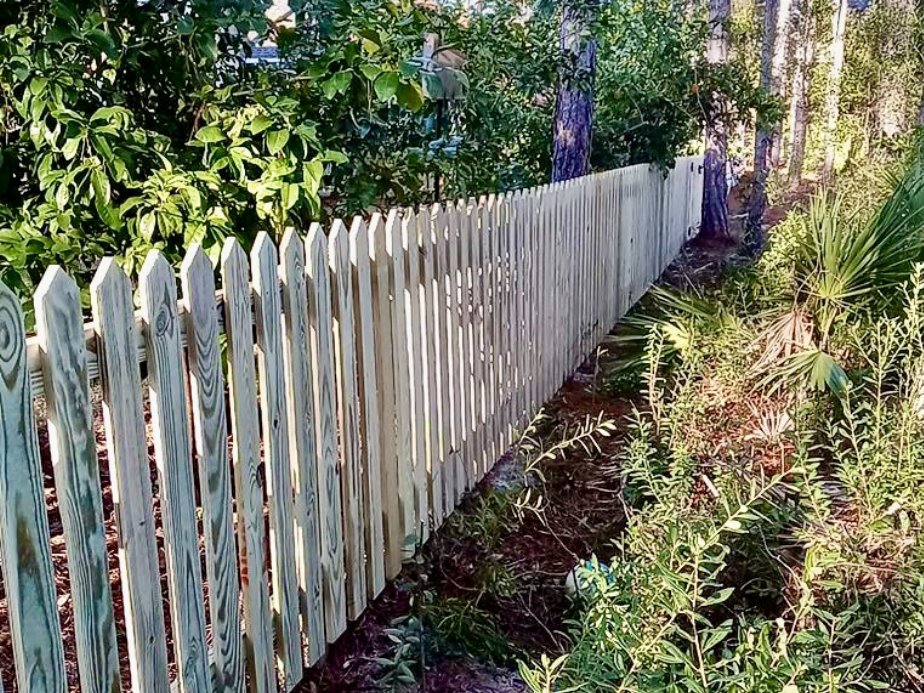 Wood picket fence in Panama City, FL